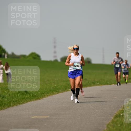 10.05.2026 - 8. Wedeler Halbmarathon Dr. Thomas Lammeyer http://msf.ph/oto/9705177 10.05.2026 11:53:24 Laufen 2203 meine-sportfotos.de