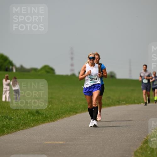 10.05.2026 - 8. Wedeler Halbmarathon Dr. Thomas Lammeyer http://msf.ph/oto/9705188 10.05.2026 11:53:24 Laufen 2203 meine-sportfotos.de