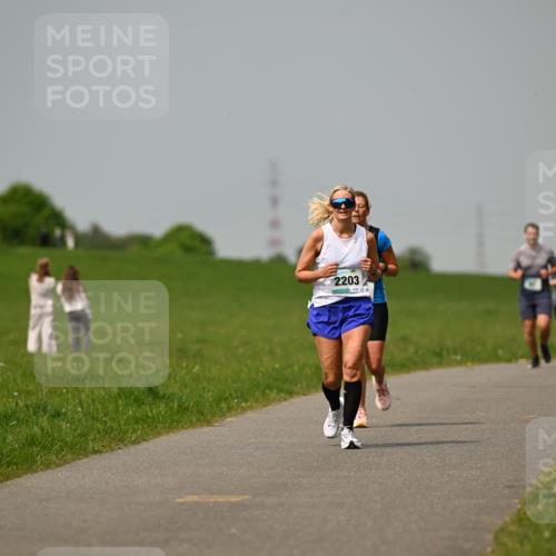 10.05.2026 - 8. Wedeler Halbmarathon Dr. Thomas Lammeyer http://msf.ph/oto/9705190 10.05.2026 11:53:25 Laufen 2203 meine-sportfotos.de