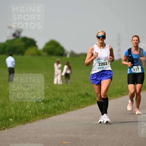 10.05.2026 - 8. Wedeler Halbmarathon Dr. Thomas Lammeyer http://msf.ph/oto/9705236 10.05.2026 11:53:27 Laufen 2203, 117 meine-sportfotos.de