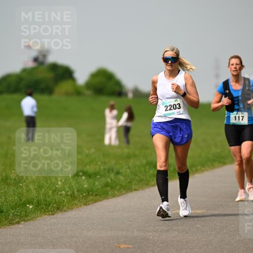 10.05.2026 - 8. Wedeler Halbmarathon Dr. Thomas Lammeyer http://msf.ph/oto/9705243 10.05.2026 11:53:28 Laufen 2203, 117 meine-sportfotos.de