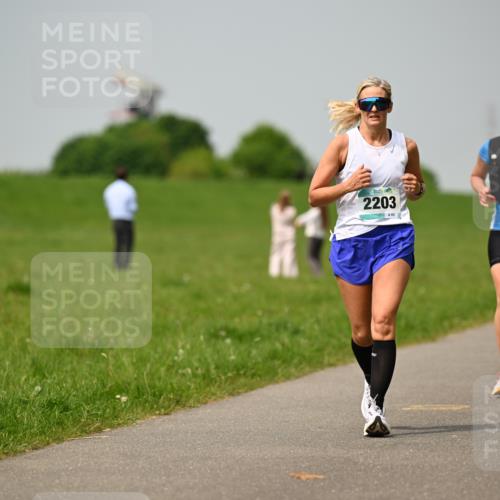 10.05.2026 - 8. Wedeler Halbmarathon Dr. Thomas Lammeyer http://msf.ph/oto/9705244 10.05.2026 11:53:28 Laufen 2203, 117 meine-sportfotos.de