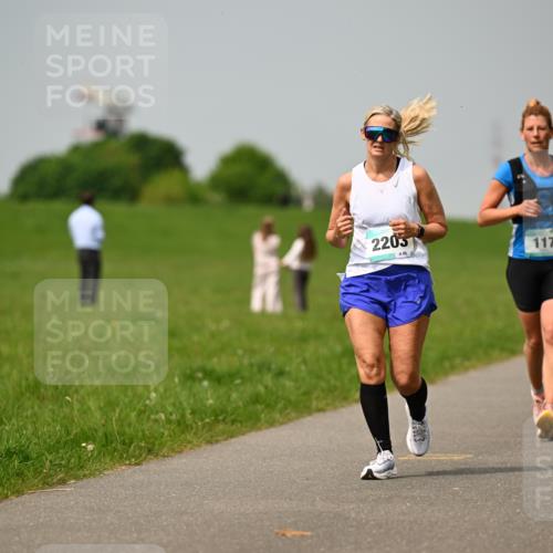 10.05.2026 - 8. Wedeler Halbmarathon Dr. Thomas Lammeyer http://msf.ph/oto/9705246 10.05.2026 11:53:28 Laufen 2205, 117 meine-sportfotos.de