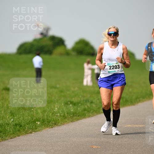 10.05.2026 - 8. Wedeler Halbmarathon Dr. Thomas Lammeyer http://msf.ph/oto/9705249 10.05.2026 11:53:28 Laufen 2203, 117 meine-sportfotos.de