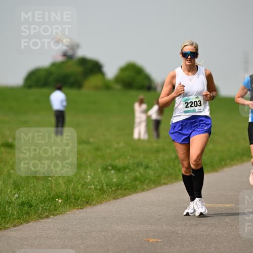 10.05.2026 - 8. Wedeler Halbmarathon Dr. Thomas Lammeyer http://msf.ph/oto/9705251 10.05.2026 11:53:28 Laufen 2203, 117 meine-sportfotos.de