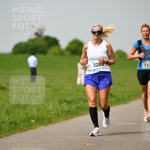 10.05.2026 - 8. Wedeler Halbmarathon Dr. Thomas Lammeyer http://msf.ph/oto/9705256 10.05.2026 11:53:28 Laufen 2205, 117 meine-sportfotos.de