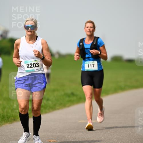 10.05.2026 - 8. Wedeler Halbmarathon Dr. Thomas Lammeyer http://msf.ph/oto/9705262 10.05.2026 11:53:29 Laufen 2203, 117 meine-sportfotos.de