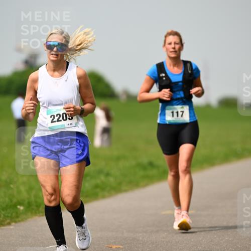 10.05.2026 - 8. Wedeler Halbmarathon Dr. Thomas Lammeyer http://msf.ph/oto/9705268 10.05.2026 11:53:30 Laufen 2205, 117 meine-sportfotos.de