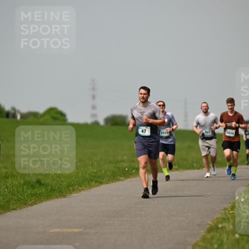 10.05.2026 - 8. Wedeler Halbmarathon Dr. Thomas Lammeyer http://msf.ph/oto/9705288 10.05.2026 11:53:33 Laufen 387, 2031, 2034 meine-sportfotos.de