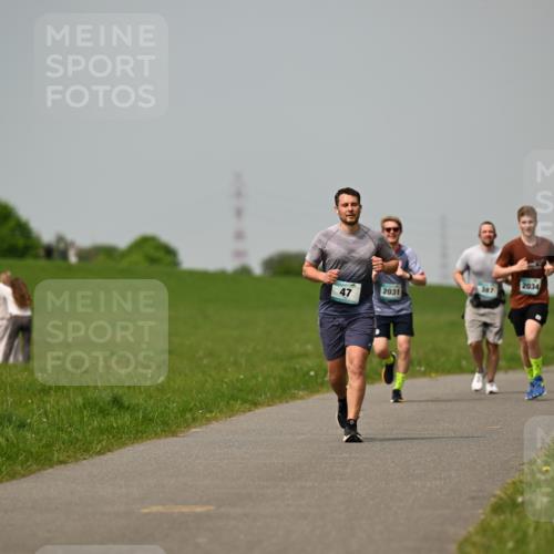 10.05.2026 - 8. Wedeler Halbmarathon Dr. Thomas Lammeyer http://msf.ph/oto/9705291 10.05.2026 11:53:34 Laufen 387, 2031, 2034 meine-sportfotos.de