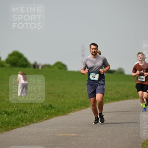 10.05.2026 - 8. Wedeler Halbmarathon Dr. Thomas Lammeyer http://msf.ph/oto/9705306 10.05.2026 11:53:36 Laufen 2034 meine-sportfotos.de
