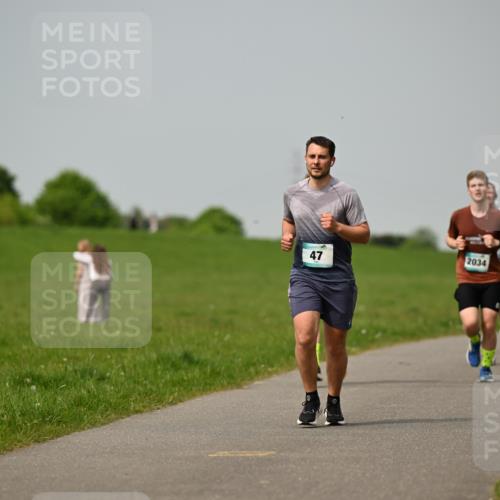 10.05.2026 - 8. Wedeler Halbmarathon Dr. Thomas Lammeyer http://msf.ph/oto/9705309 10.05.2026 11:53:36 Laufen 2034 meine-sportfotos.de