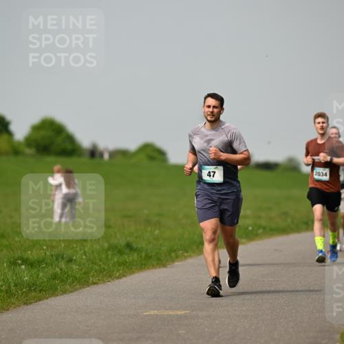10.05.2026 - 8. Wedeler Halbmarathon Dr. Thomas Lammeyer http://msf.ph/oto/9705311 10.05.2026 11:53:36 Laufen 2034 meine-sportfotos.de