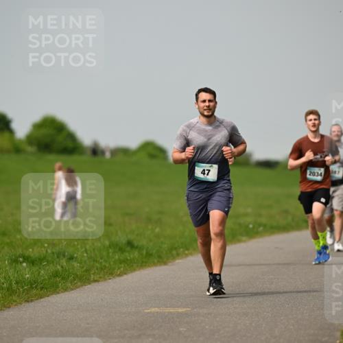 10.05.2026 - 8. Wedeler Halbmarathon Dr. Thomas Lammeyer http://msf.ph/oto/9705312 10.05.2026 11:53:36 Laufen 2034 meine-sportfotos.de
