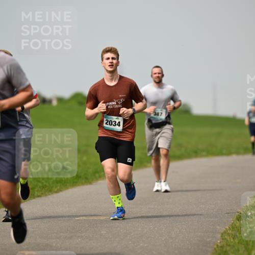 10.05.2026 - 8. Wedeler Halbmarathon Dr. Thomas Lammeyer http://msf.ph/oto/9705333 10.05.2026 11:53:40 Laufen 2034, 387 meine-sportfotos.de