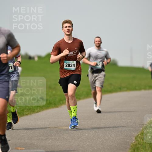 10.05.2026 - 8. Wedeler Halbmarathon Dr. Thomas Lammeyer http://msf.ph/oto/9705334 10.05.2026 11:53:40 Laufen 2034 meine-sportfotos.de