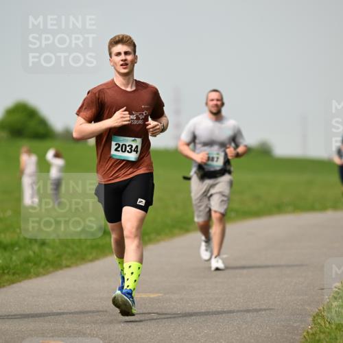 10.05.2026 - 8. Wedeler Halbmarathon Dr. Thomas Lammeyer http://msf.ph/oto/9705340 10.05.2026 11:53:41 Laufen 2034 meine-sportfotos.de