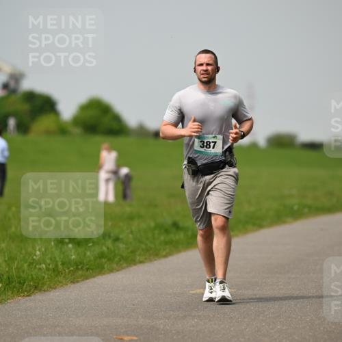 10.05.2026 - 8. Wedeler Halbmarathon Dr. Thomas Lammeyer http://msf.ph/oto/9705357 10.05.2026 11:53:44 Laufen 387 meine-sportfotos.de