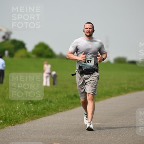 10.05.2026 - 8. Wedeler Halbmarathon Dr. Thomas Lammeyer http://msf.ph/oto/9705359 10.05.2026 11:53:44 Laufen 387 meine-sportfotos.de
