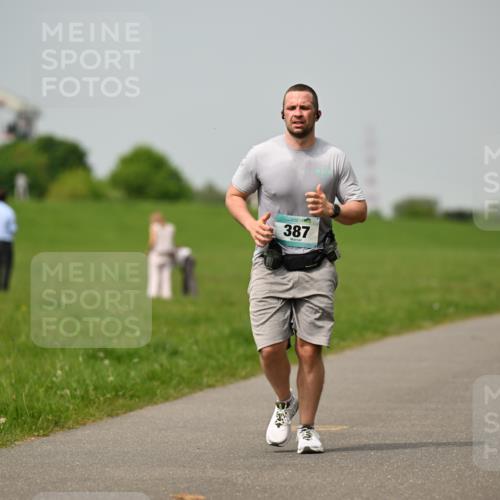 10.05.2026 - 8. Wedeler Halbmarathon Dr. Thomas Lammeyer http://msf.ph/oto/9705360 10.05.2026 11:53:44 Laufen 387 meine-sportfotos.de