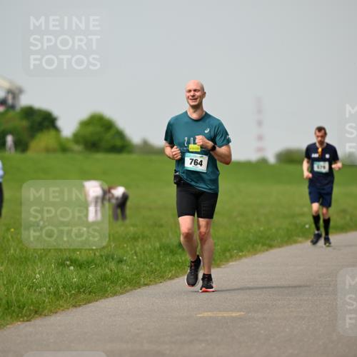10.05.2026 - 8. Wedeler Halbmarathon Dr. Thomas Lammeyer http://msf.ph/oto/9705363 10.05.2026 11:53:50 Laufen 764, 570 meine-sportfotos.de