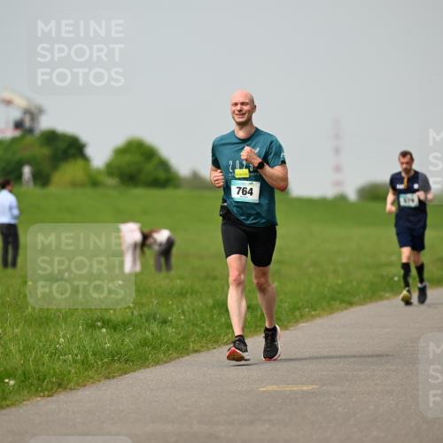 10.05.2026 - 8. Wedeler Halbmarathon Dr. Thomas Lammeyer http://msf.ph/oto/9705364 10.05.2026 11:53:50 Laufen 2025, 764, 579 meine-sportfotos.de