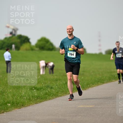10.05.2026 - 8. Wedeler Halbmarathon Dr. Thomas Lammeyer http://msf.ph/oto/9705365 10.05.2026 11:53:50 Laufen 764, 579 meine-sportfotos.de