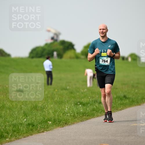10.05.2026 - 8. Wedeler Halbmarathon Dr. Thomas Lammeyer http://msf.ph/oto/9705371 10.05.2026 11:53:51 Laufen 202, 764, 570 meine-sportfotos.de
