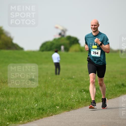 10.05.2026 - 8. Wedeler Halbmarathon Dr. Thomas Lammeyer http://msf.ph/oto/9705373 10.05.2026 11:53:51 Laufen 2025, 764 meine-sportfotos.de