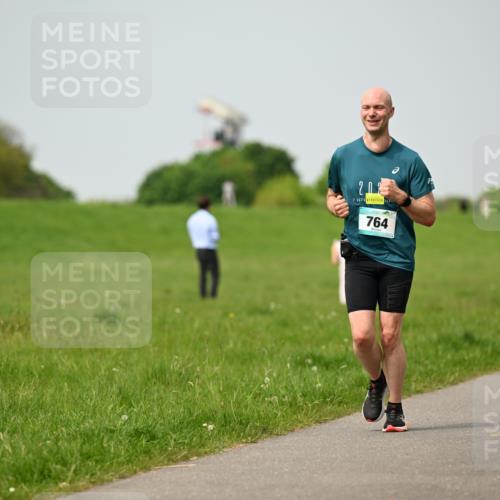 10.05.2026 - 8. Wedeler Halbmarathon Dr. Thomas Lammeyer http://msf.ph/oto/9705374 10.05.2026 11:53:51 Laufen 764, 570 meine-sportfotos.de