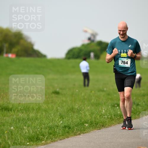 10.05.2026 - 8. Wedeler Halbmarathon Dr. Thomas Lammeyer http://msf.ph/oto/9705376 10.05.2026 11:53:51 Laufen 2025, 764 meine-sportfotos.de