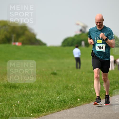 10.05.2026 - 8. Wedeler Halbmarathon Dr. Thomas Lammeyer http://msf.ph/oto/9705379 10.05.2026 11:53:52 Laufen 764 meine-sportfotos.de