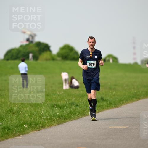 10.05.2026 - 8. Wedeler Halbmarathon Dr. Thomas Lammeyer http://msf.ph/oto/9705396 10.05.2026 11:53:55 Laufen 579, 474 meine-sportfotos.de