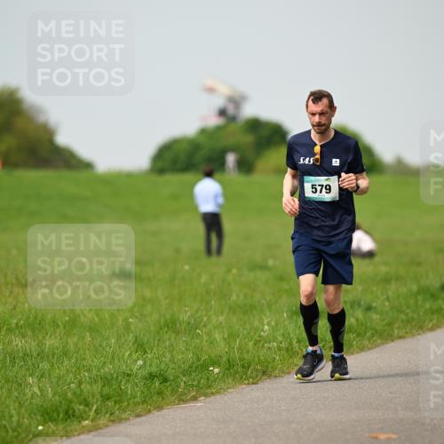 10.05.2026 - 8. Wedeler Halbmarathon Dr. Thomas Lammeyer http://msf.ph/oto/9705405 10.05.2026 11:53:57 Laufen 579 meine-sportfotos.de