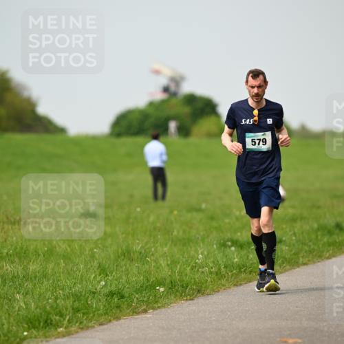 10.05.2026 - 8. Wedeler Halbmarathon Dr. Thomas Lammeyer http://msf.ph/oto/9705406 10.05.2026 11:53:57 Laufen 579 meine-sportfotos.de
