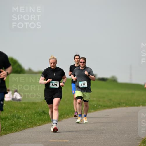 10.05.2026 - 8. Wedeler Halbmarathon Dr. Thomas Lammeyer http://msf.ph/oto/9705416 10.05.2026 11:54:03 Laufen 474, 839, 772 meine-sportfotos.de