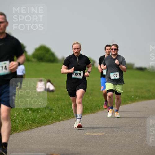 10.05.2026 - 8. Wedeler Halbmarathon Dr. Thomas Lammeyer http://msf.ph/oto/9705422 10.05.2026 11:54:04 Laufen 474, 839, 772 meine-sportfotos.de