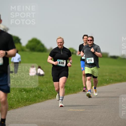 10.05.2026 - 8. Wedeler Halbmarathon Dr. Thomas Lammeyer http://msf.ph/oto/9705423 10.05.2026 11:54:04 Laufen 474, 839, 772 meine-sportfotos.de