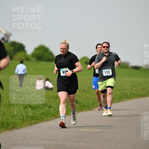 10.05.2026 - 8. Wedeler Halbmarathon Dr. Thomas Lammeyer http://msf.ph/oto/9705424 10.05.2026 11:54:04 Laufen 474, 830, 772 meine-sportfotos.de
