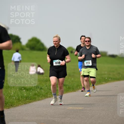 10.05.2026 - 8. Wedeler Halbmarathon Dr. Thomas Lammeyer http://msf.ph/oto/9705425 10.05.2026 11:54:04 Laufen 474, 839, 772 meine-sportfotos.de