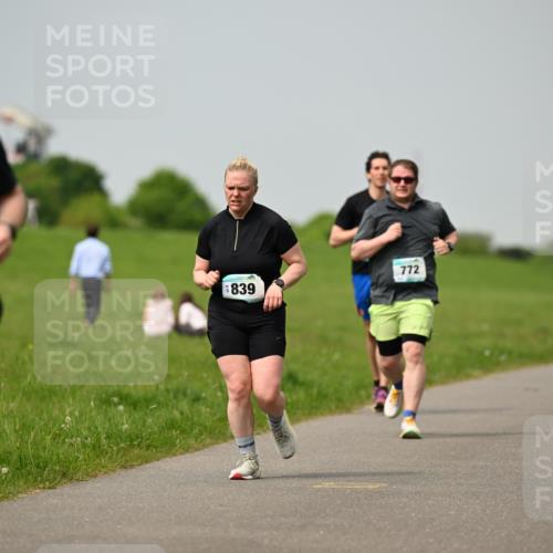 10.05.2026 - 8. Wedeler Halbmarathon Dr. Thomas Lammeyer http://msf.ph/oto/9705426 10.05.2026 11:54:04 Laufen 474, 839, 772 meine-sportfotos.de