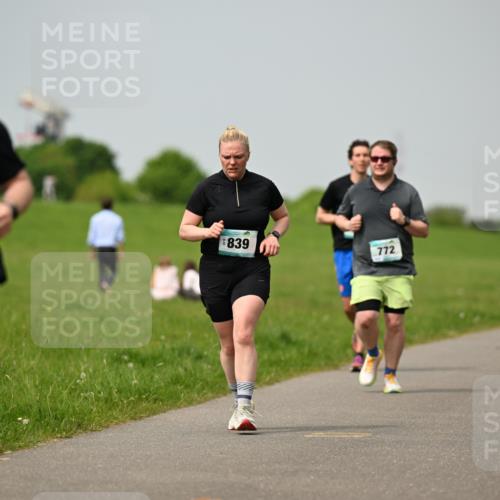 10.05.2026 - 8. Wedeler Halbmarathon Dr. Thomas Lammeyer http://msf.ph/oto/9705427 10.05.2026 11:54:04 Laufen 474, 839, 772 meine-sportfotos.de