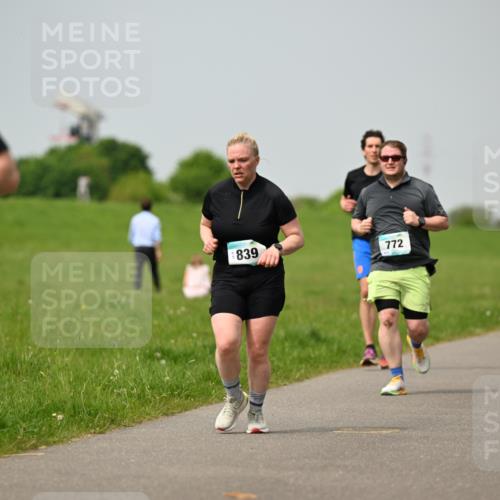 10.05.2026 - 8. Wedeler Halbmarathon Dr. Thomas Lammeyer http://msf.ph/oto/9705428 10.05.2026 11:54:05 Laufen 472, 839, 772 meine-sportfotos.de