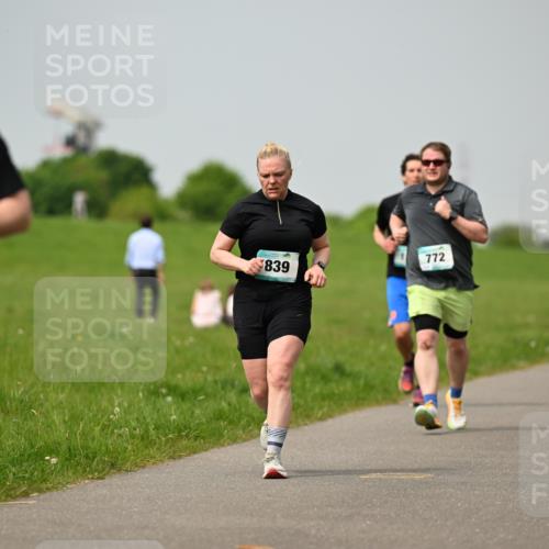 10.05.2026 - 8. Wedeler Halbmarathon Dr. Thomas Lammeyer http://msf.ph/oto/9705429 10.05.2026 11:54:04 Laufen 474, 839, 772 meine-sportfotos.de