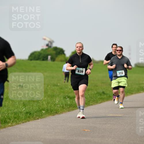 10.05.2026 - 8. Wedeler Halbmarathon Dr. Thomas Lammeyer http://msf.ph/oto/9705430 10.05.2026 11:54:05 Laufen 474, 839, 772 meine-sportfotos.de