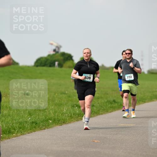 10.05.2026 - 8. Wedeler Halbmarathon Dr. Thomas Lammeyer http://msf.ph/oto/9705431 10.05.2026 11:54:05 Laufen 474, 839, 772 meine-sportfotos.de