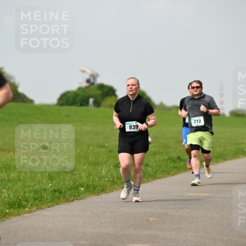 10.05.2026 - 8. Wedeler Halbmarathon Dr. Thomas Lammeyer http://msf.ph/oto/9705432 10.05.2026 11:54:05 Laufen 474, 839, 772 meine-sportfotos.de