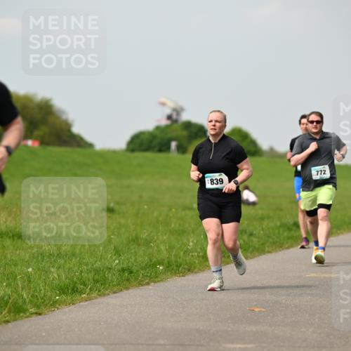 10.05.2026 - 8. Wedeler Halbmarathon Dr. Thomas Lammeyer http://msf.ph/oto/9705434 10.05.2026 11:54:05 Laufen 474, 839, 772 meine-sportfotos.de