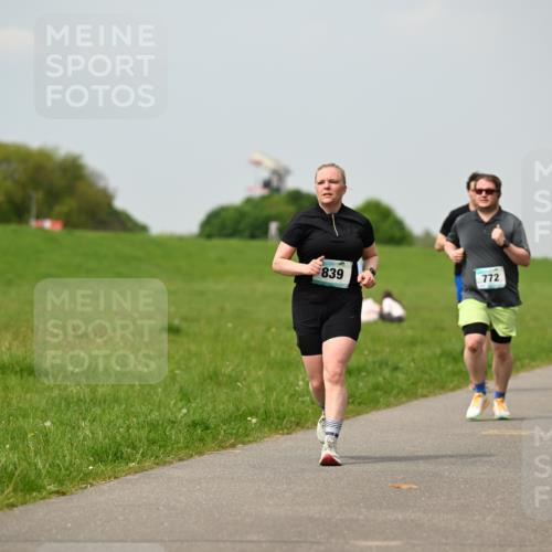 10.05.2026 - 8. Wedeler Halbmarathon Dr. Thomas Lammeyer http://msf.ph/oto/9705436 10.05.2026 11:54:06 Laufen 839, 772 meine-sportfotos.de