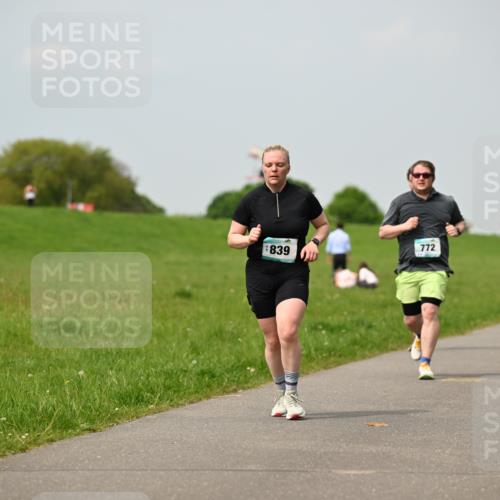 10.05.2026 - 8. Wedeler Halbmarathon Dr. Thomas Lammeyer http://msf.ph/oto/9705440 10.05.2026 11:54:06 Laufen 772, 839 meine-sportfotos.de